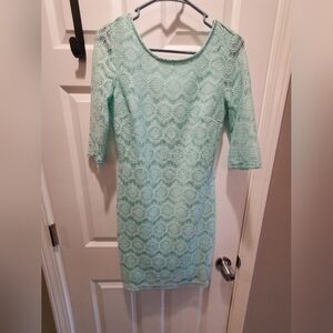 A . BYER  sz 7 mint in color lace dress